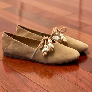 Toms Kelli slip on suede shoes